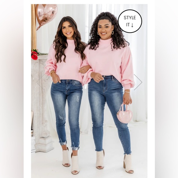 Women’s Heart Sweater. Never Worn Brand New - Picture 1 of 5